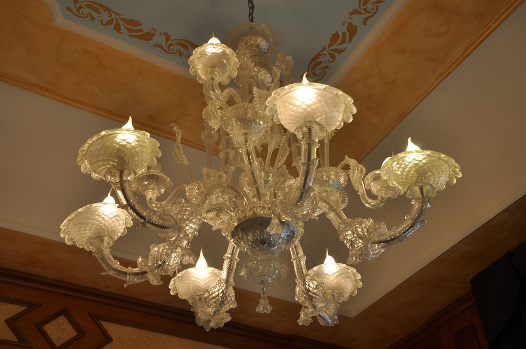Imperial Crown Rom